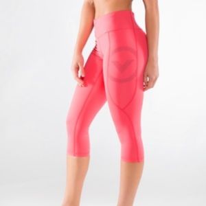 ECo34 | Women's Stay Cool Compression Crop Pant